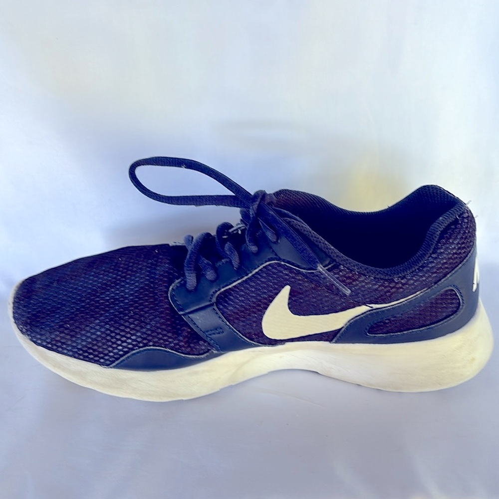 Slightly Worn Woman Nike  Navy Blue  Sneakers Size 9.5 - Picture 9 of 12
